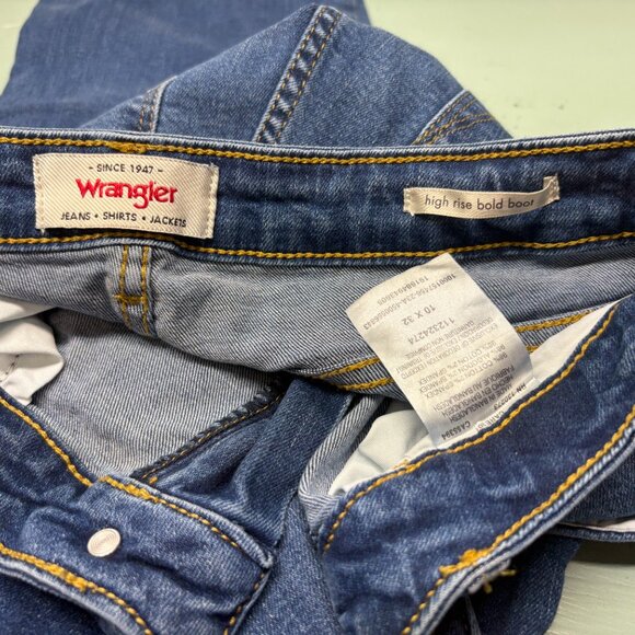 wrangler womens high rise bold boot cut jeans, size 10x32 - Picture 2 of 8